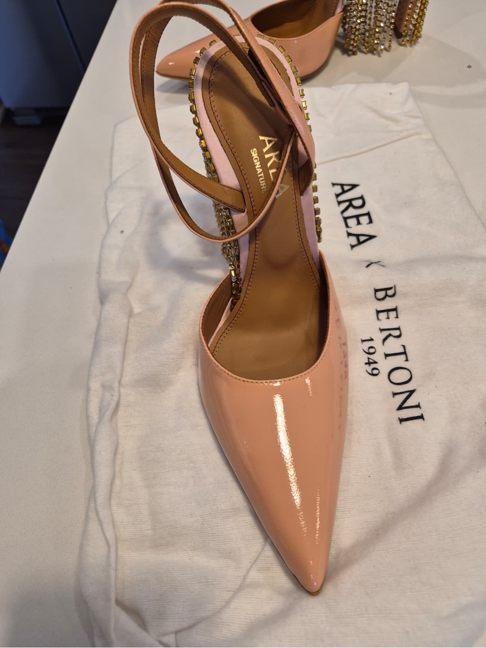 Area x Bertoni Pink Patent Pointed Toe Ankle Strap Pumps size 40 - Picture 13 of 14